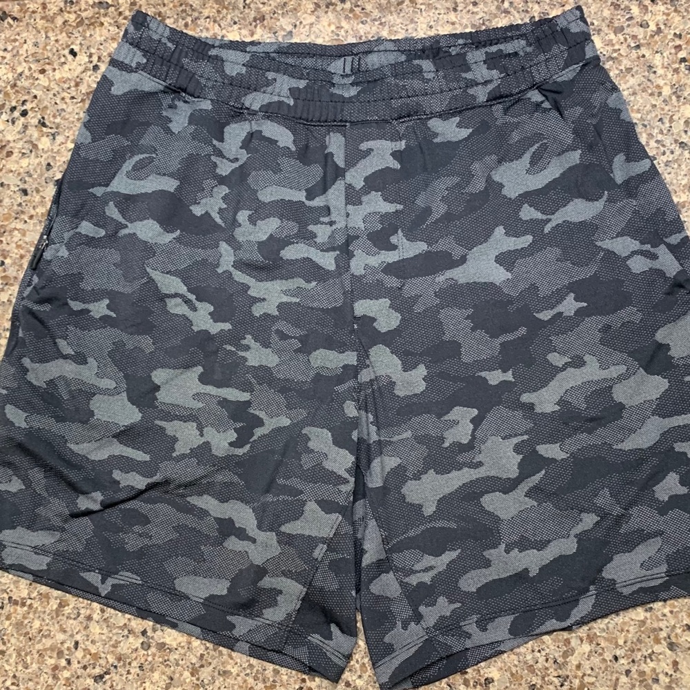 Lululemon Men’s medium shorts